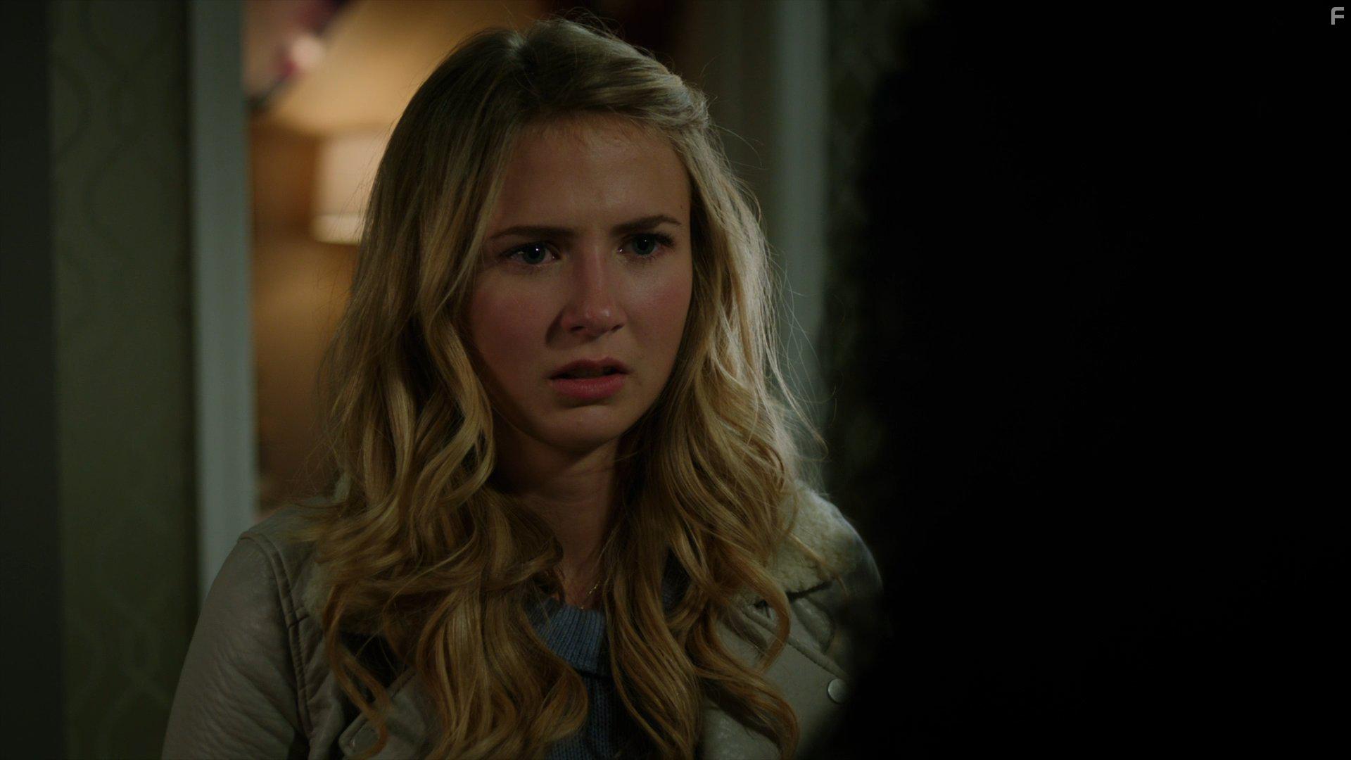 Eliza Bennett in Sweet/Vicious (2016)