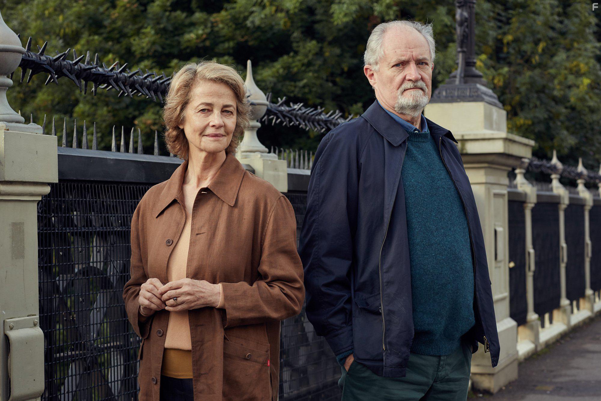 Jim Broadbent and Charlotte Rampling in The Sense of an Ending (2017)