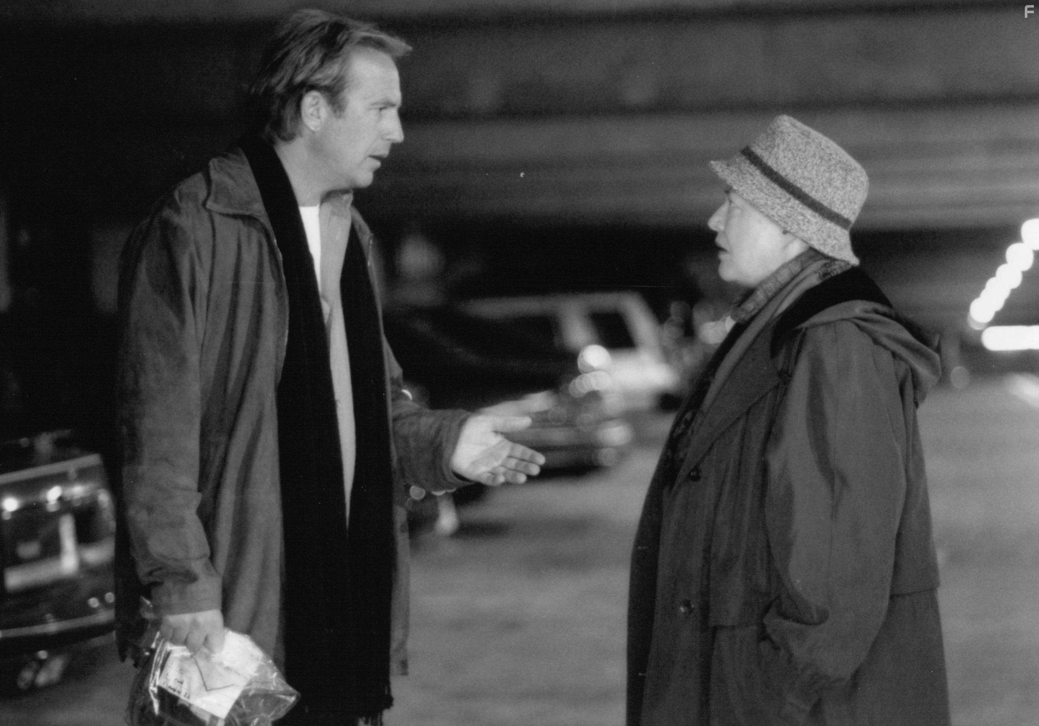 Kevin Costner and Kathy Bates in Dragonfly (2002)