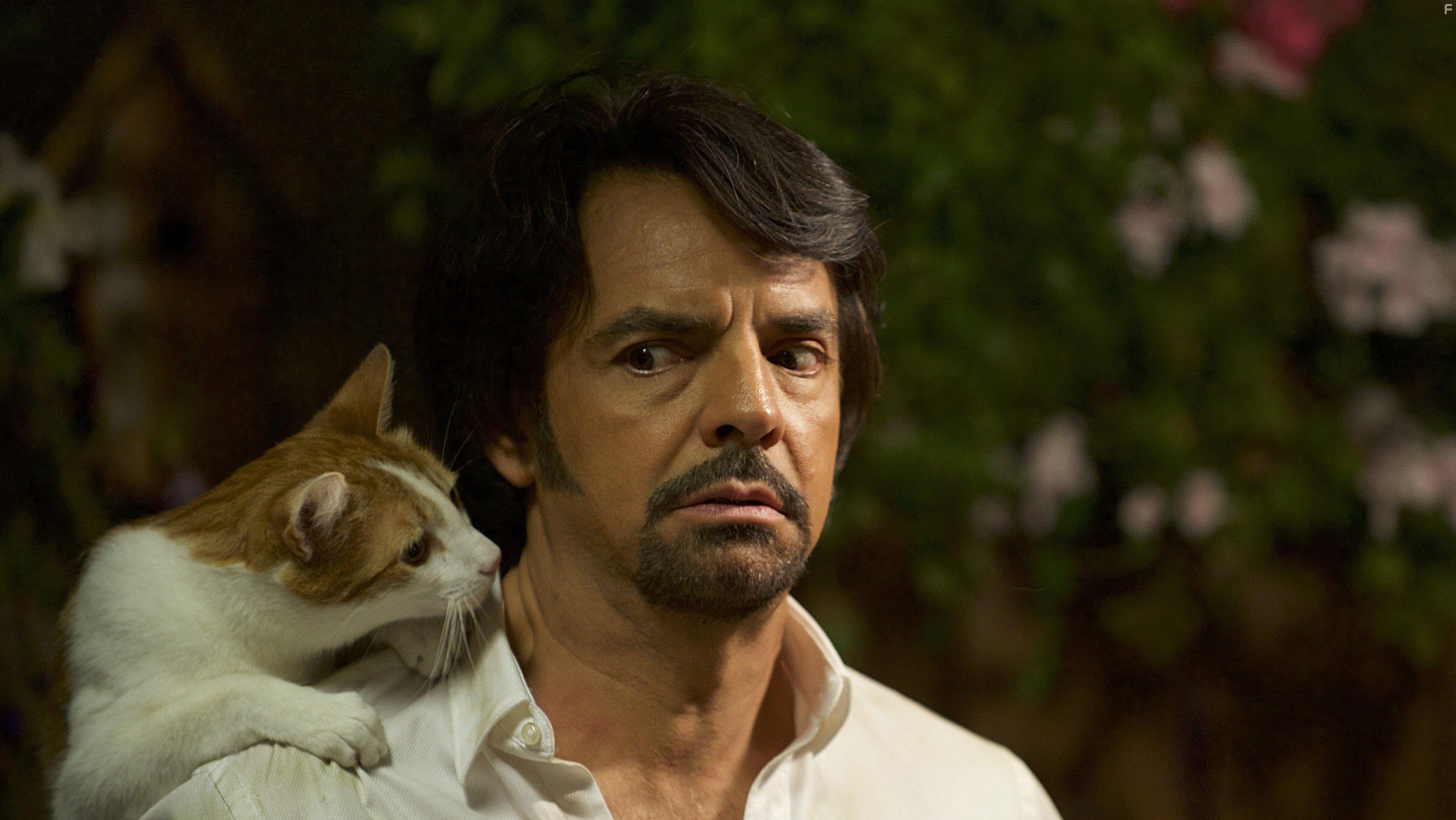 Eugenio Derbez in How to Be a Latin Lover (2017)