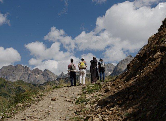 Deragh Campbell, Ilia Korkashvili, Beniamin Forthi, and Kyung-Taek Lie in Selbstkritik eines buergerlichen Hundes (2017)
