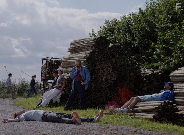 Natja Bakhtadze, Bruno Derksen, Deragh Campbell, Julian Radlmaier, Zurab Rtveliasvili, Natia Bakhtadze, Beniamin Forthi, and Kyung-Taek Lie in Selbstkritik eines buergerlichen Hundes (2017)