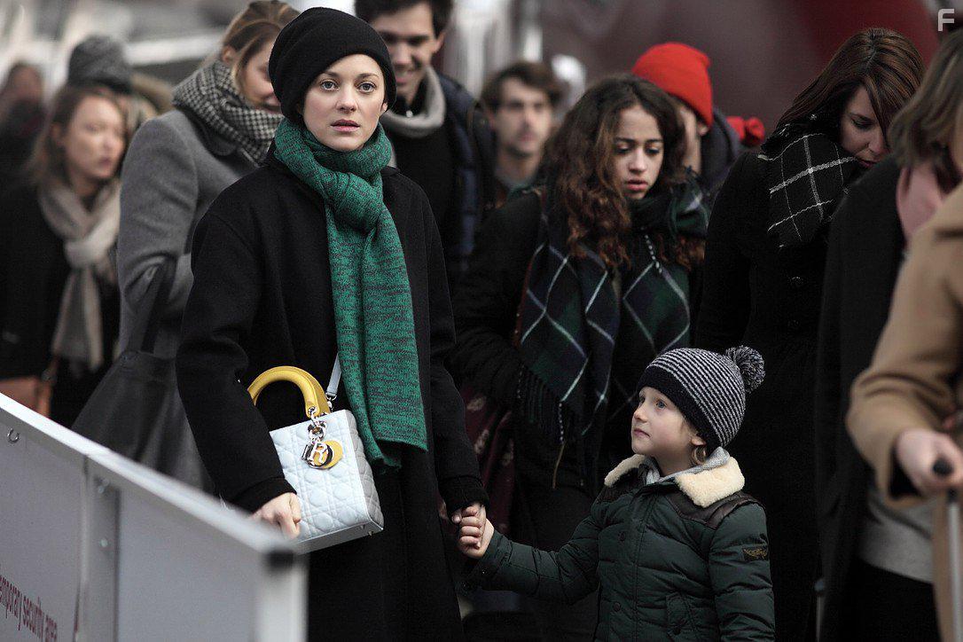 Marion Cotillard in Rock'n Roll (2017)