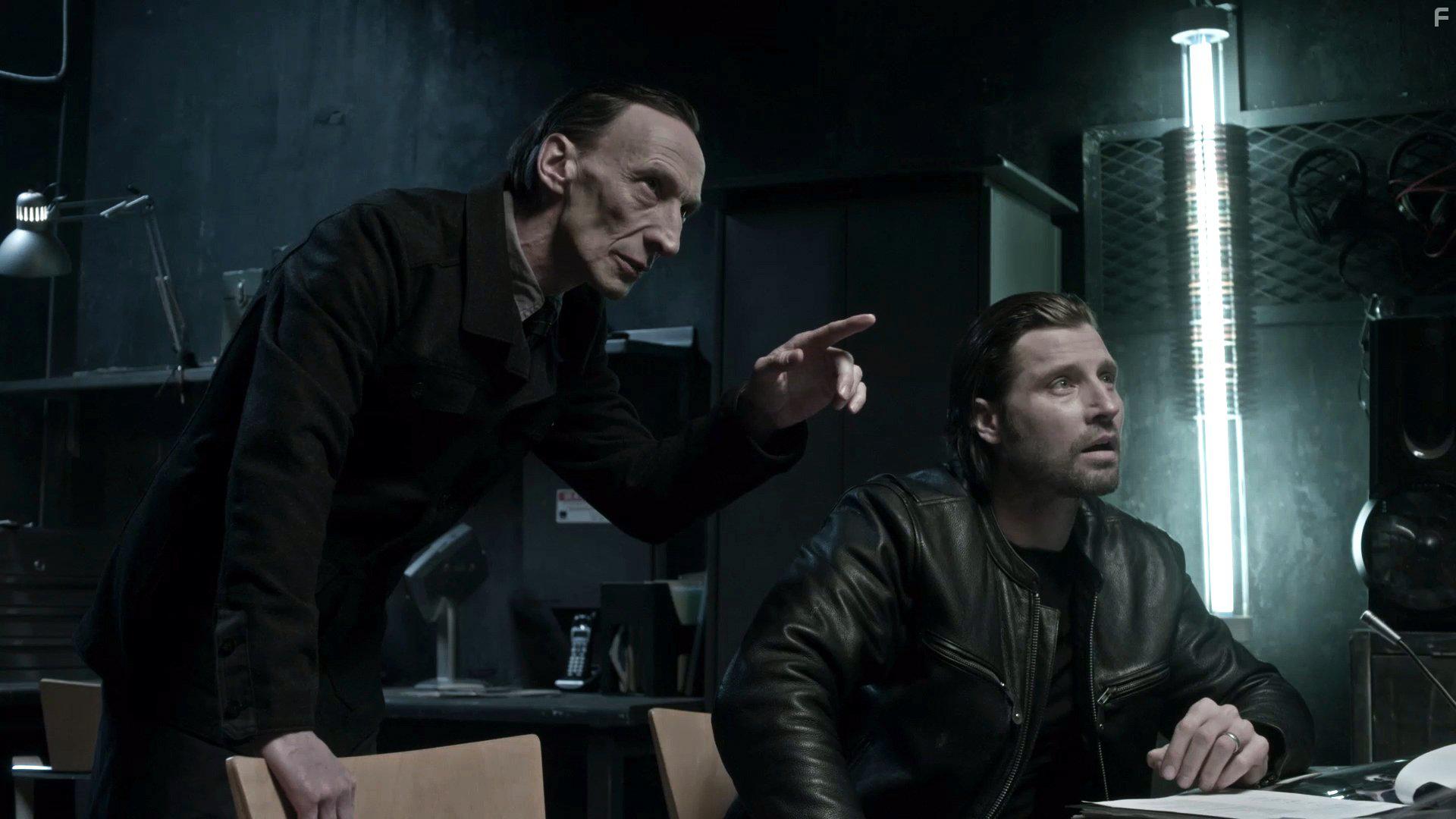 Julian Richings and Damon Runyan in Prisoner X (2016)