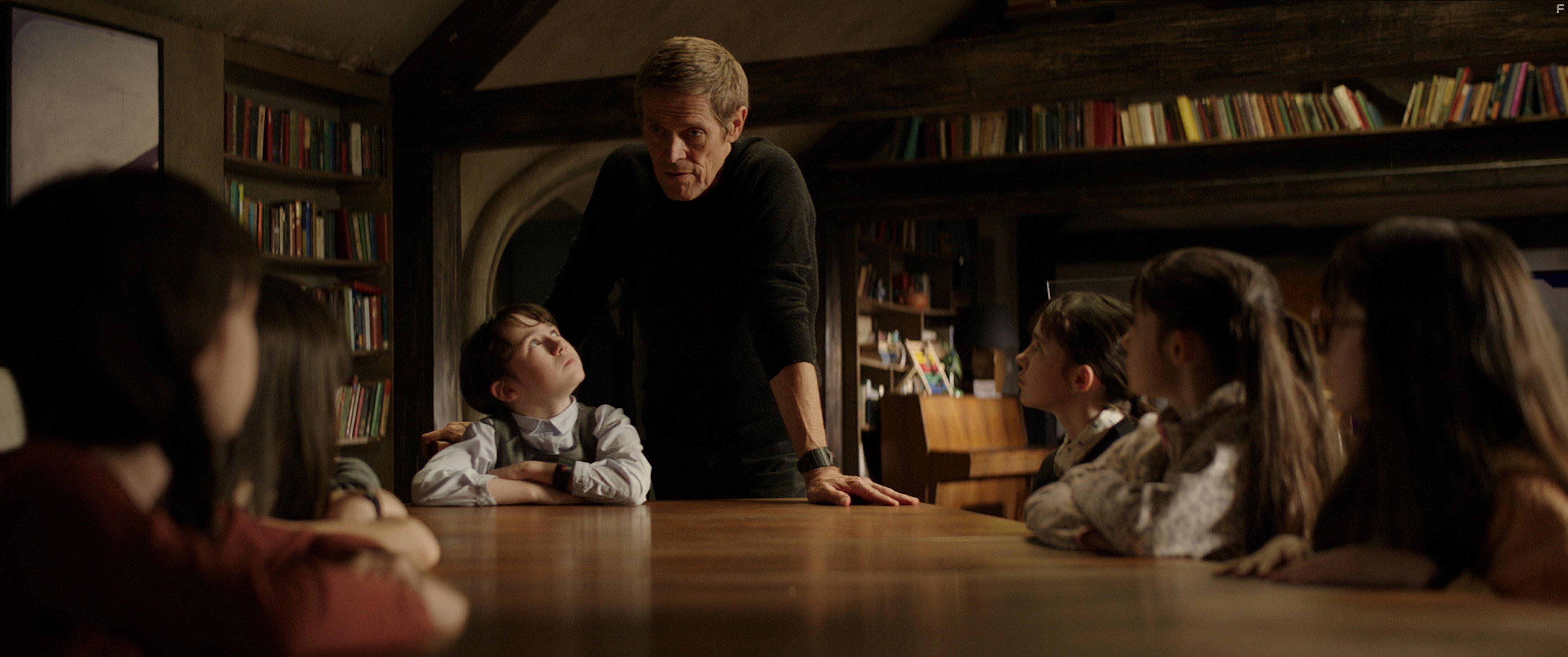 Willem Dafoe, Lara Decaro, Ioana Florentina Dimitriu, and Clara Read in Seven Sisters (2017)