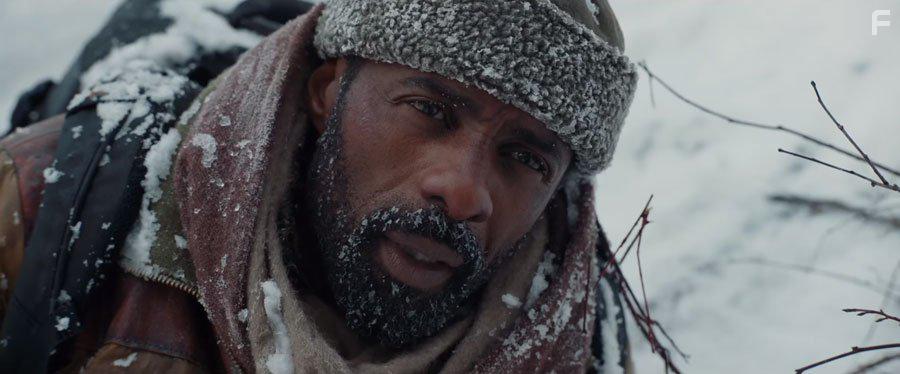Idris Elba in The Mountain Between Us (2017)