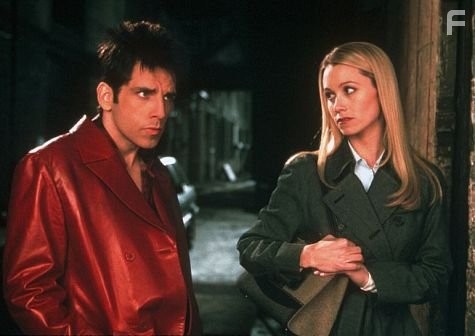 Ben Stiller and Christine Taylor in Образцовый самец (2001)