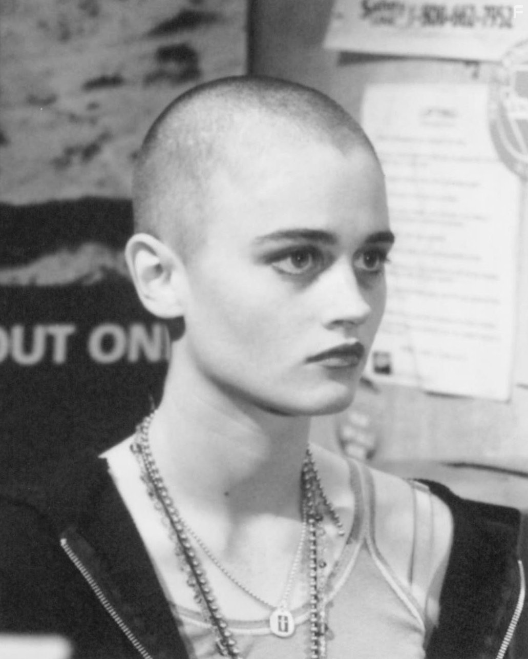 Robin Tunney in Магазин 'Империя' (1995)