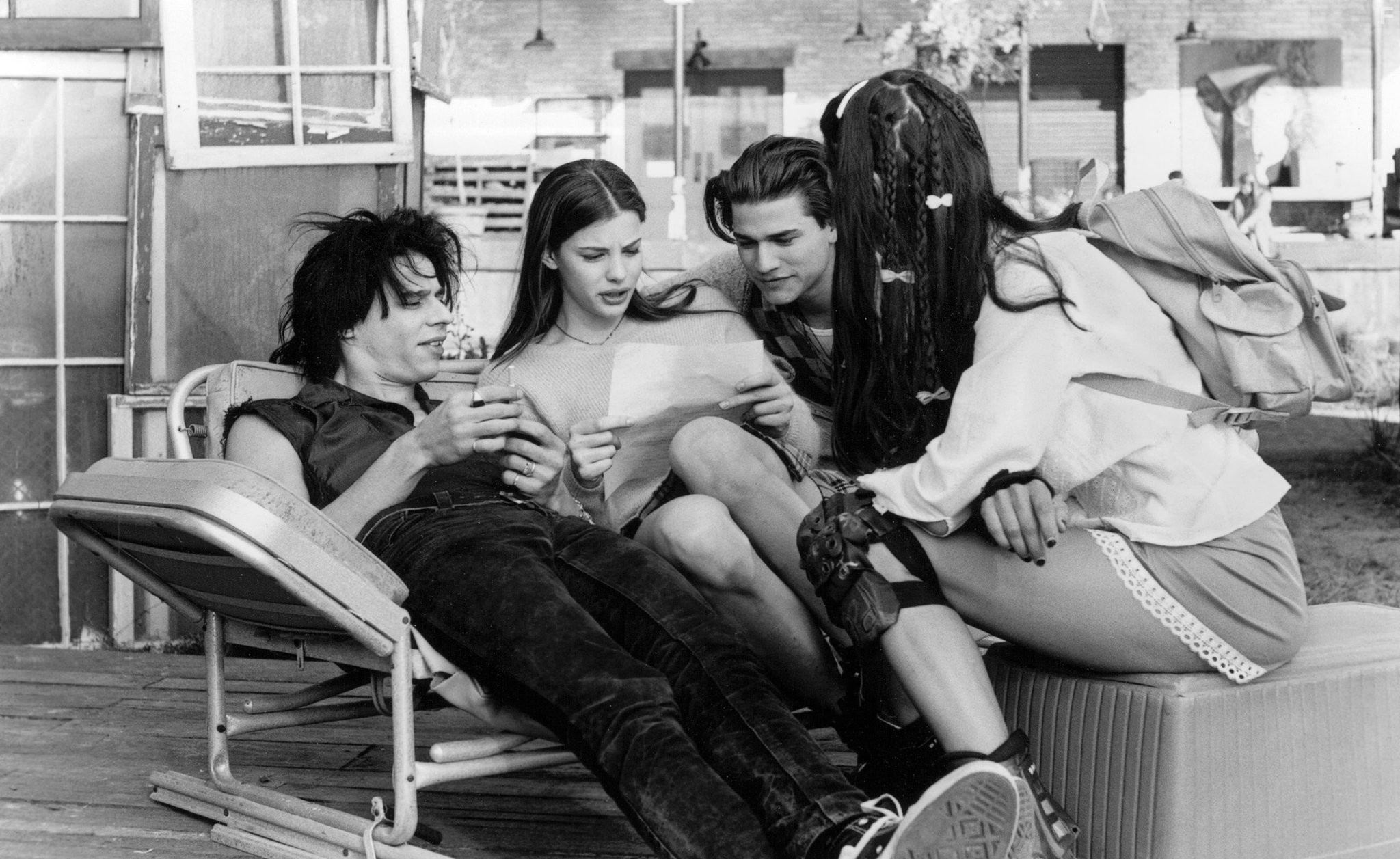 Liv Tyler, Coyote Shivers, and Johnny Whitworth in Магазин 'Империя' (1995)