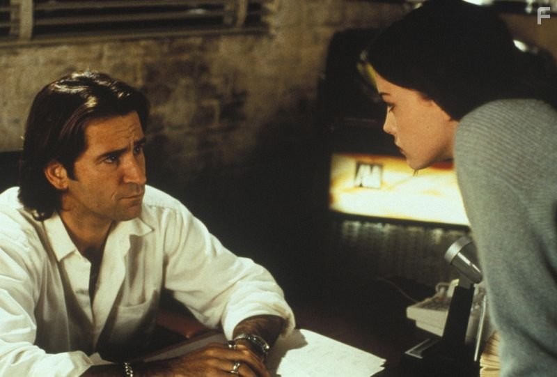 Liv Tyler and Anthony LaPaglia in Магазин 'Империя' (1995)