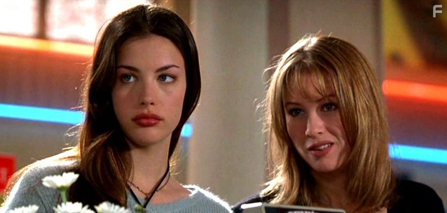Liv Tyler and Ren?e Zellweger in Магазин 'Империя' (1995)