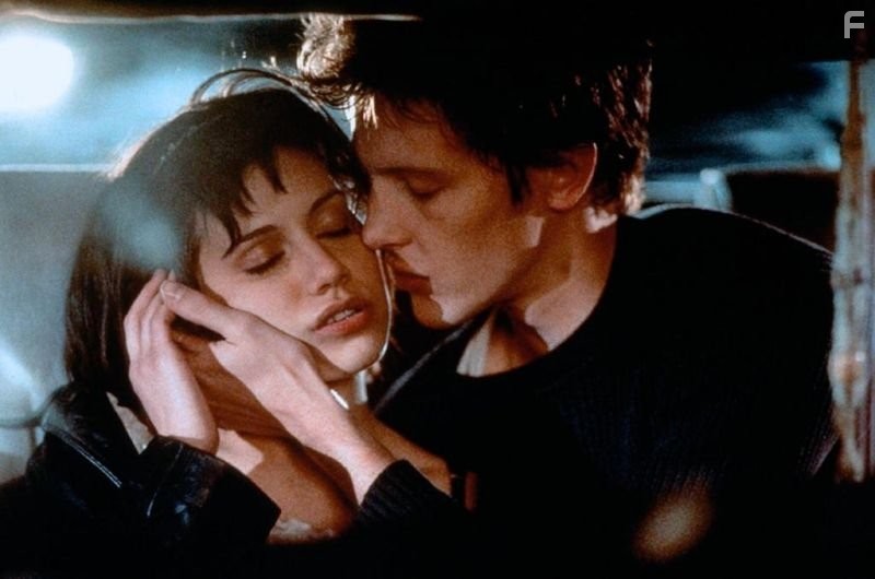 Brittany Murphy and Gabriel Mann in Убийства в Черри-Фолс (2000)