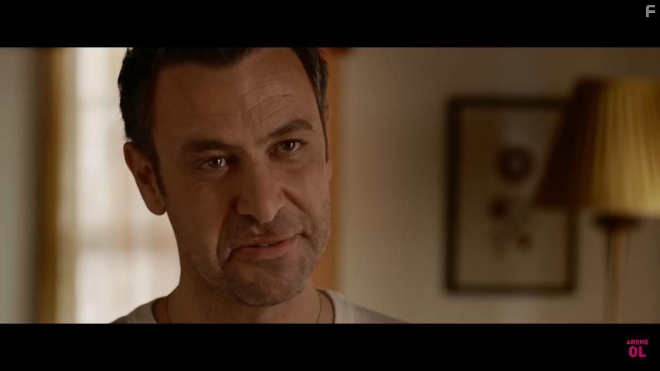 Nejat Isler in Istanbul Kirmizisi (2017)