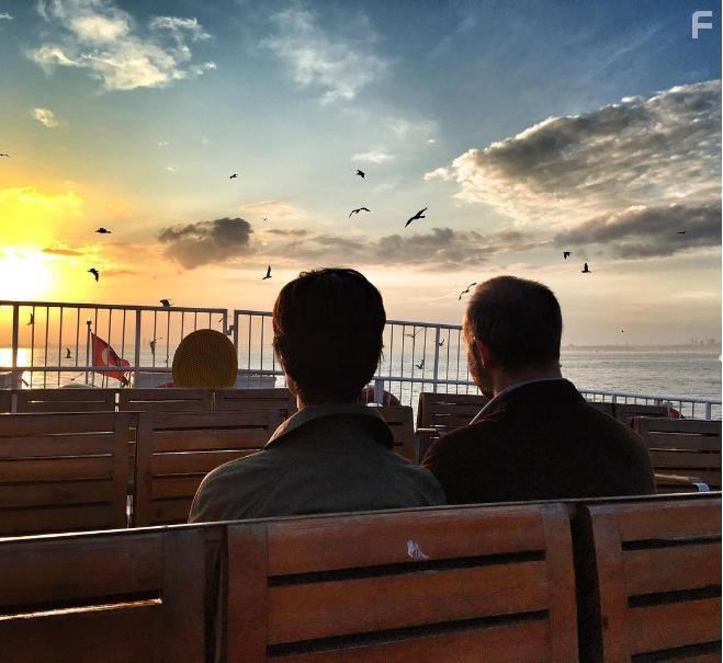 Halit Ergen and Tuba Bykstn in Istanbul Kirmizisi (2017)