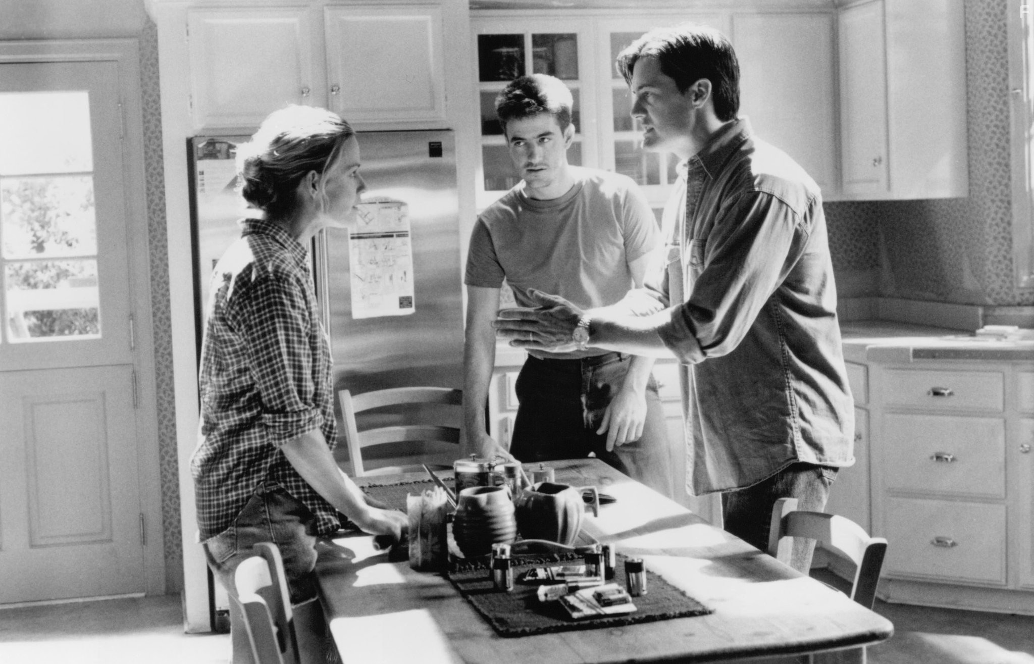 Elisabeth Shue, Dermot Mulroney, and Kyle MacLachlan in Эффект спускового курка (1996)