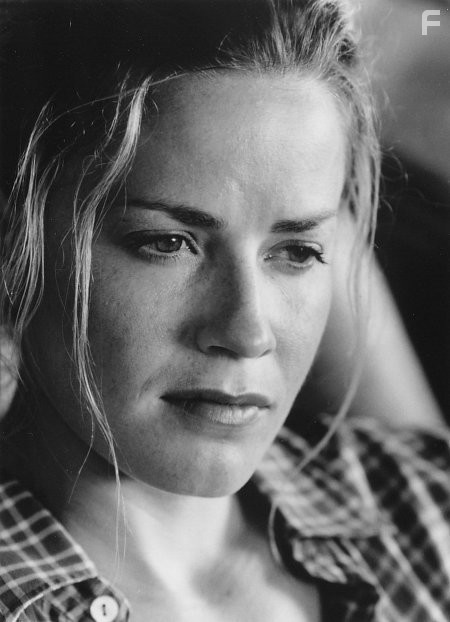 Elisabeth Shue in Эффект спускового курка (1996)