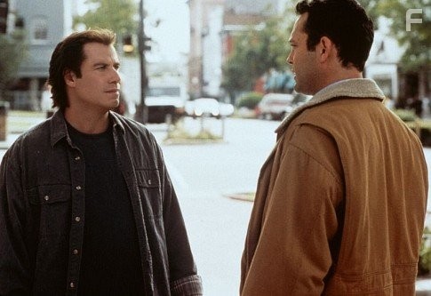 John Travolta and Vince Vaughn in Скрытая угроза (2001)