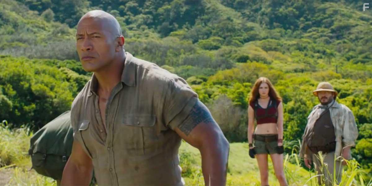 Dwayne Johnson and Karen Gillan in Jumanji: Welcome to the Jungle (2017)