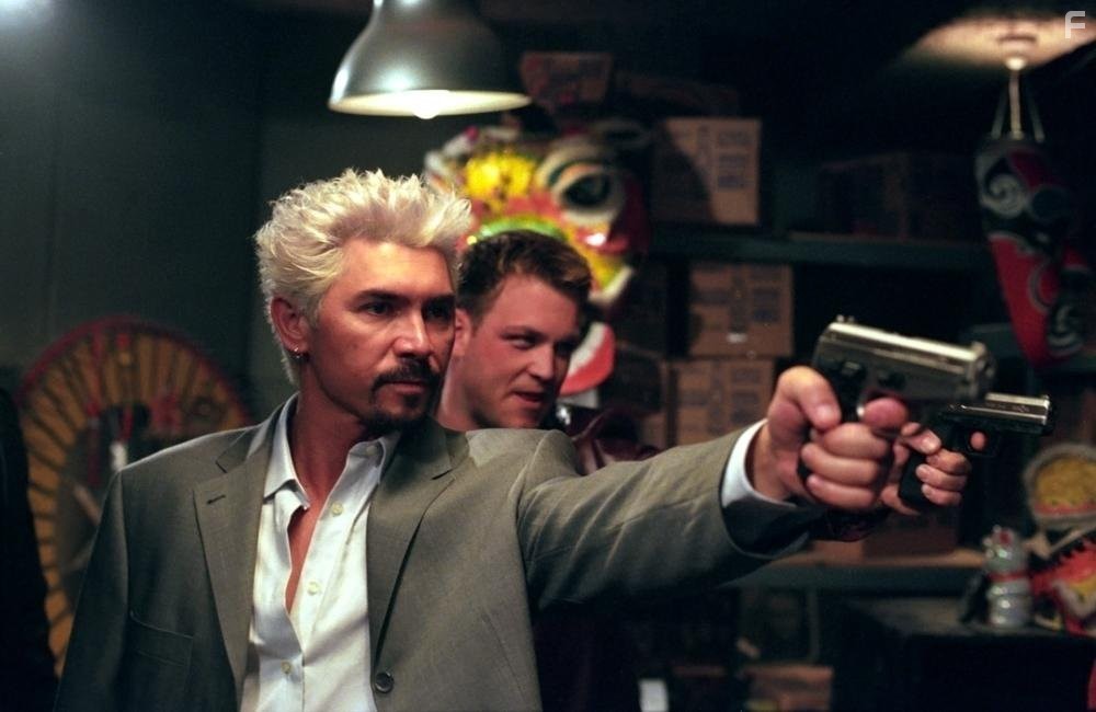 Lou Diamond Phillips and Ty Olsson in Бесшабашное ограбление (2002)