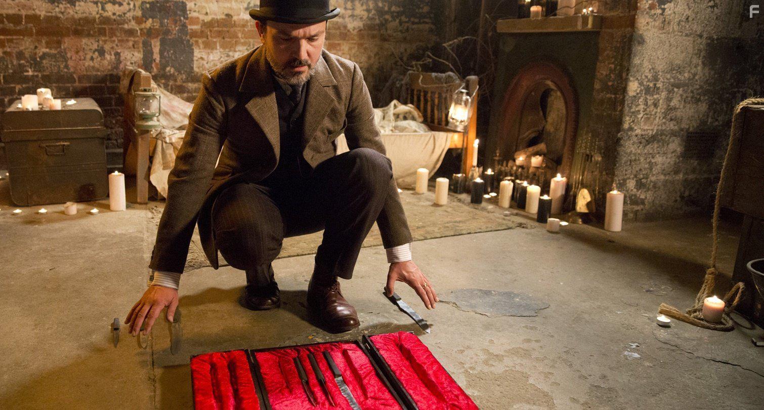 Anthony Styles as Abberline in Razors