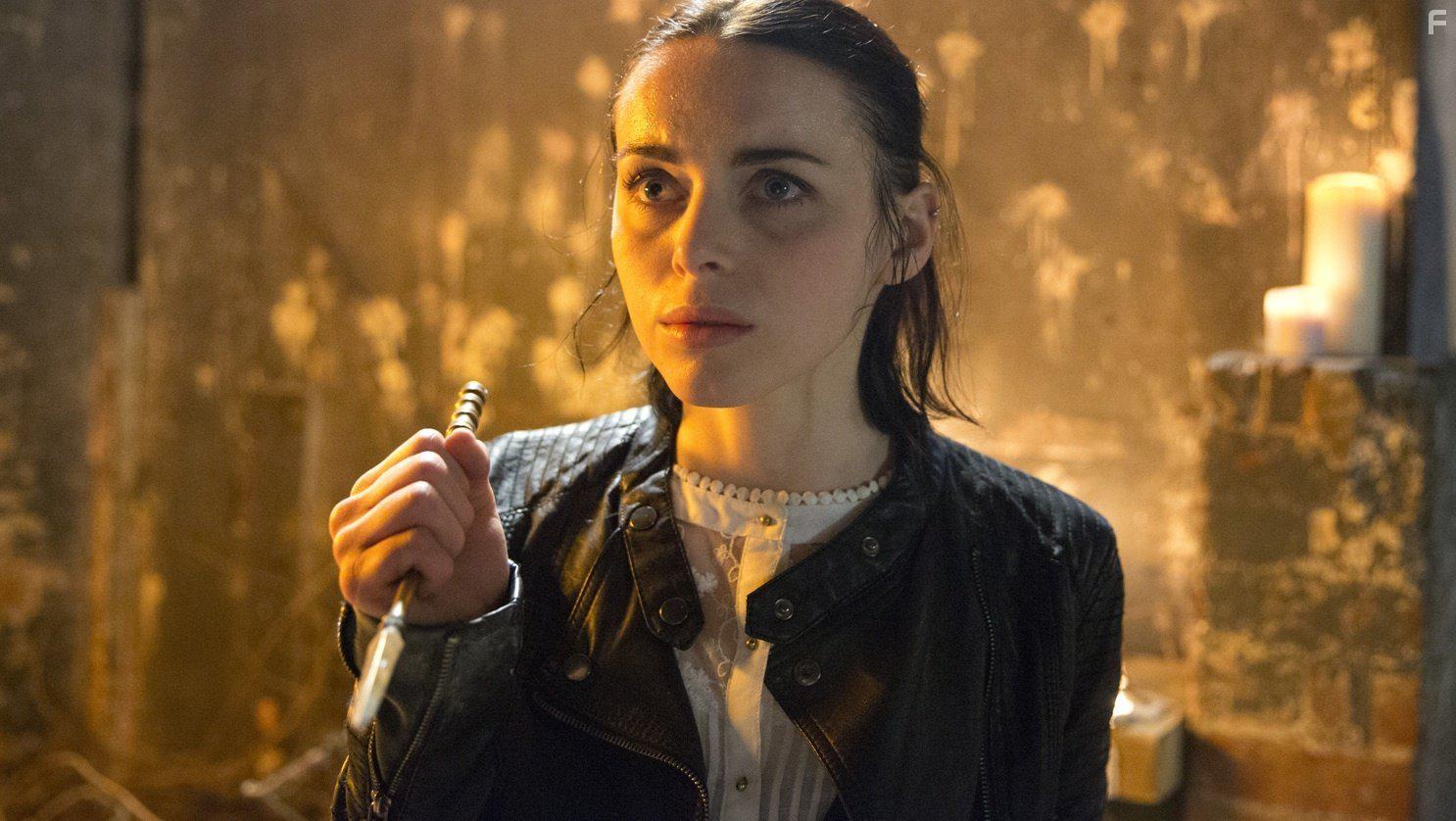 Kelby Keenan as Ruth Walker in Razors