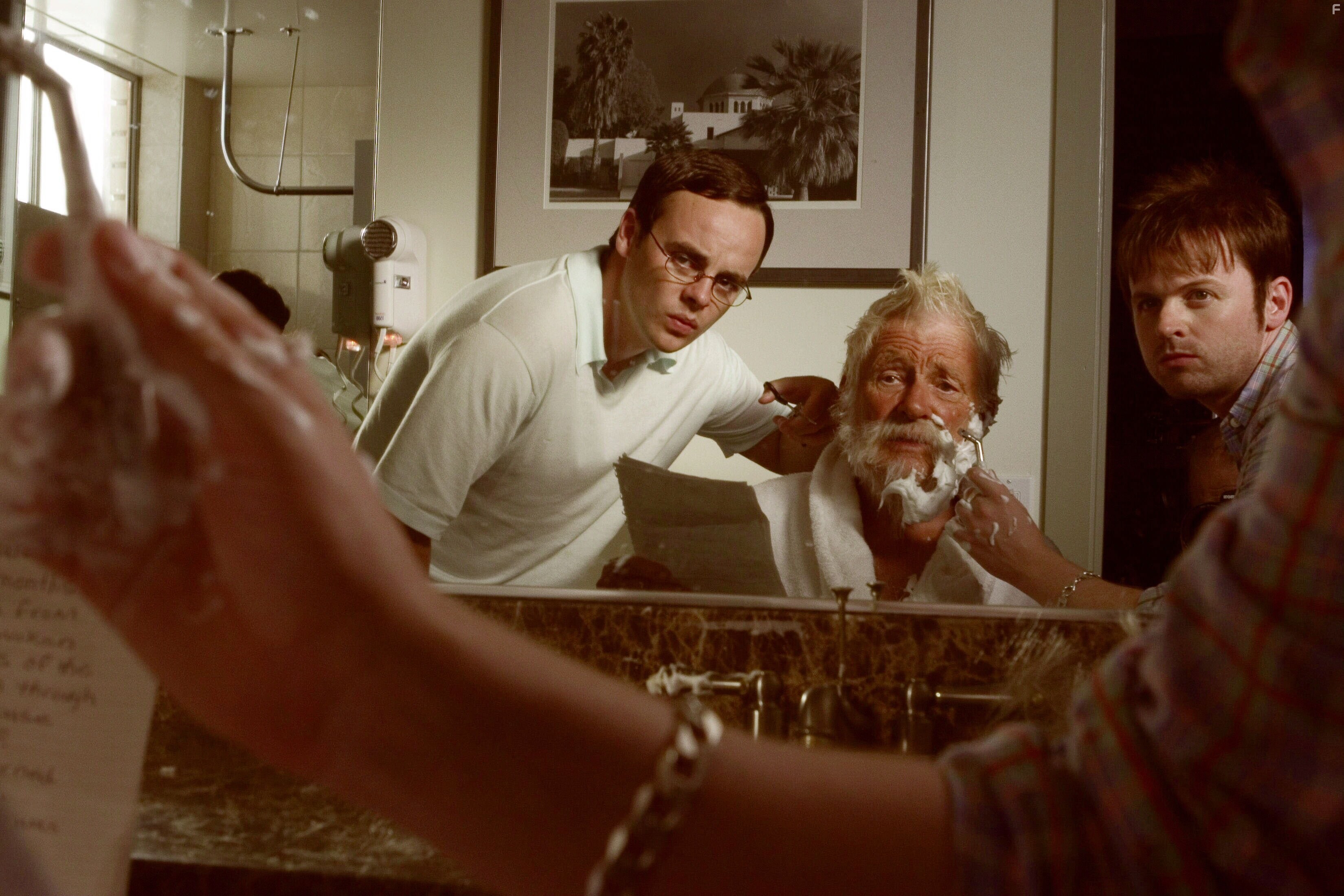 Declan Donnelly and Anthony McPartlin in Вскрытие пришельца (2006)