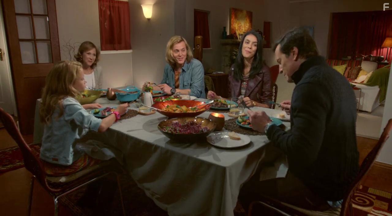 Hallie Todd, Kevin Otto, Connor Dowds, Maggie Elizabeth Jones, and Laysla De Oliveira in Lea to the Rescue (2016)