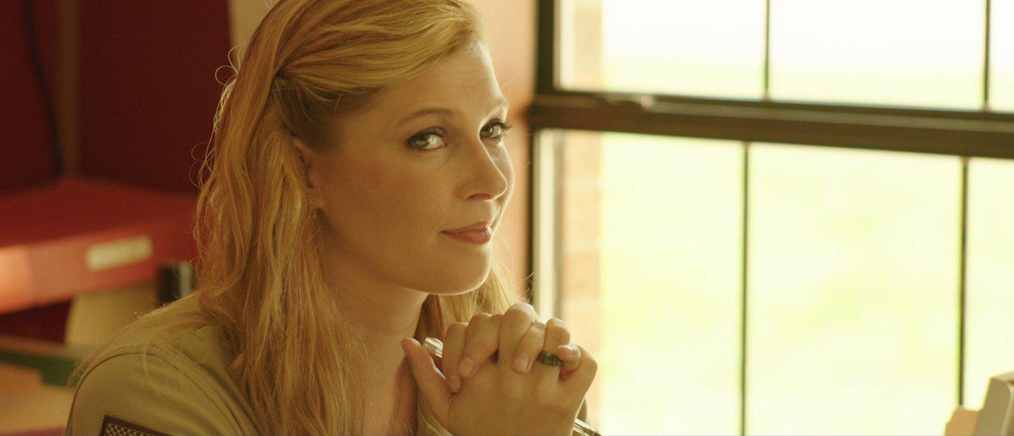 Lindsay Anne Williams in The Hollow (2016)