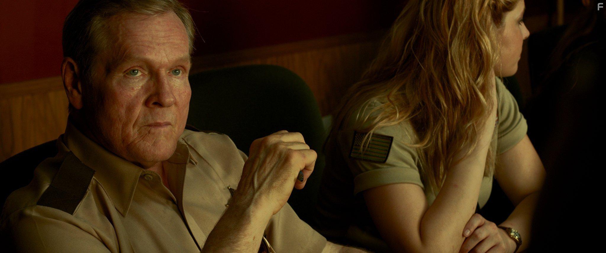 William Sadler and Lindsay Anne Williams in The Hollow (2016)