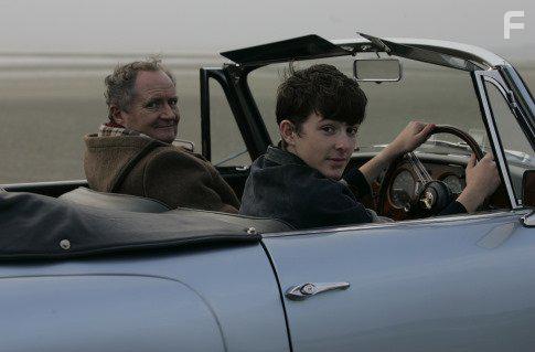 Jim Broadbent and Matthew Beard in And When Did You Last See Your Father? (2007)