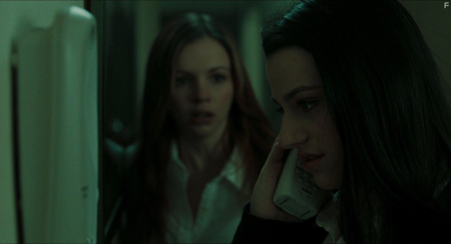 Rachael Bella and Amber Tamblyn in The Ring (2002)