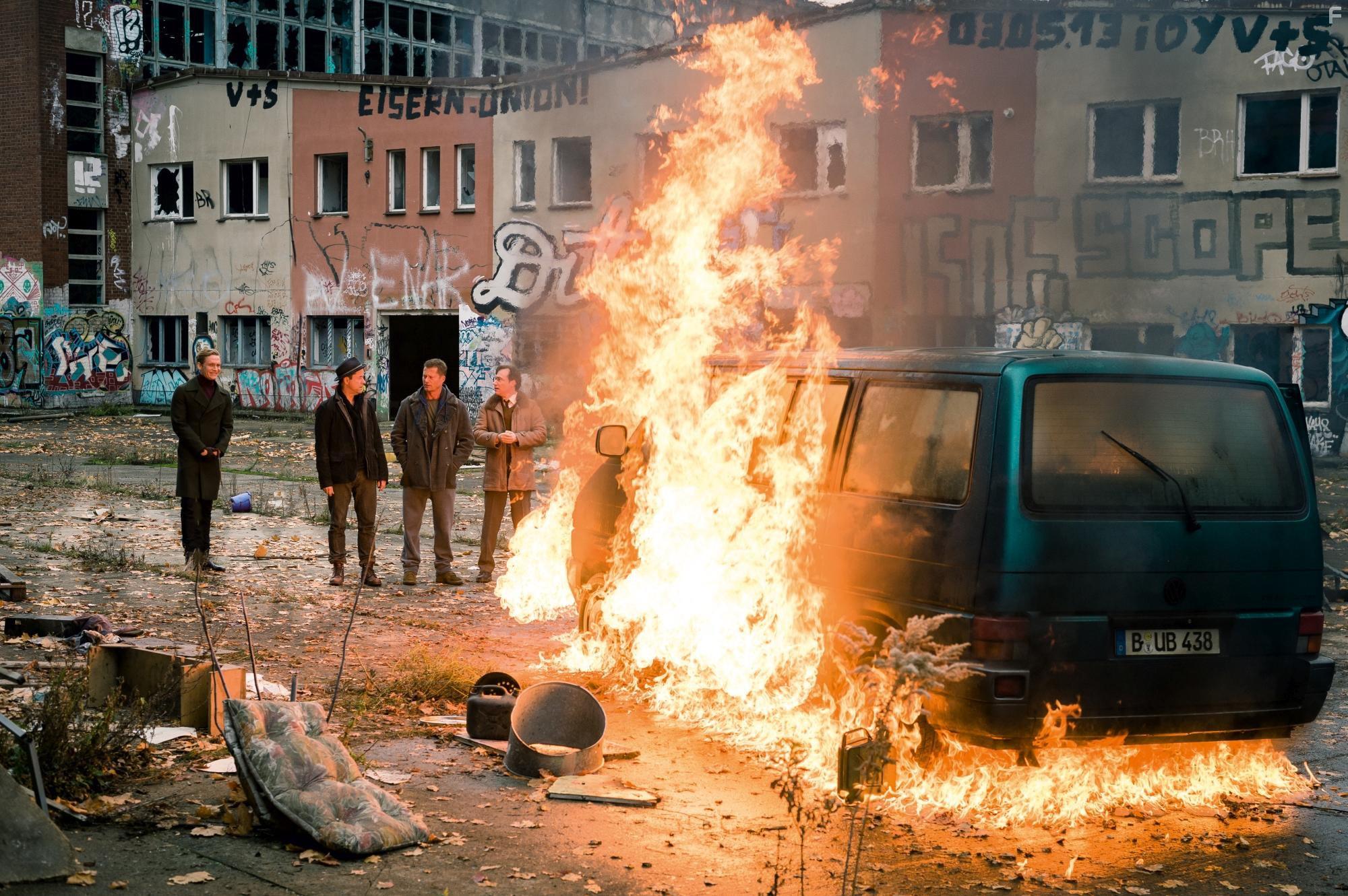 Til Schweiger, Michael Herbig, Jan Josef Liefers, and Matthias Schweighfer in Vier gegen die Bank (2016)