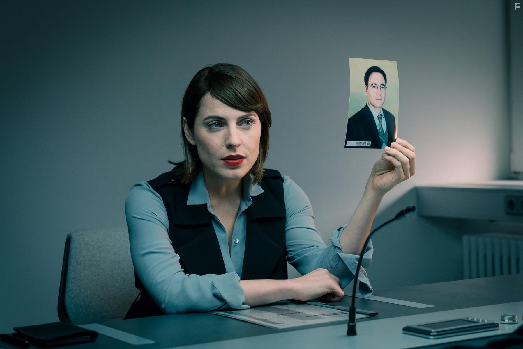 Antje Traue in Vier gegen die Bank (2016)