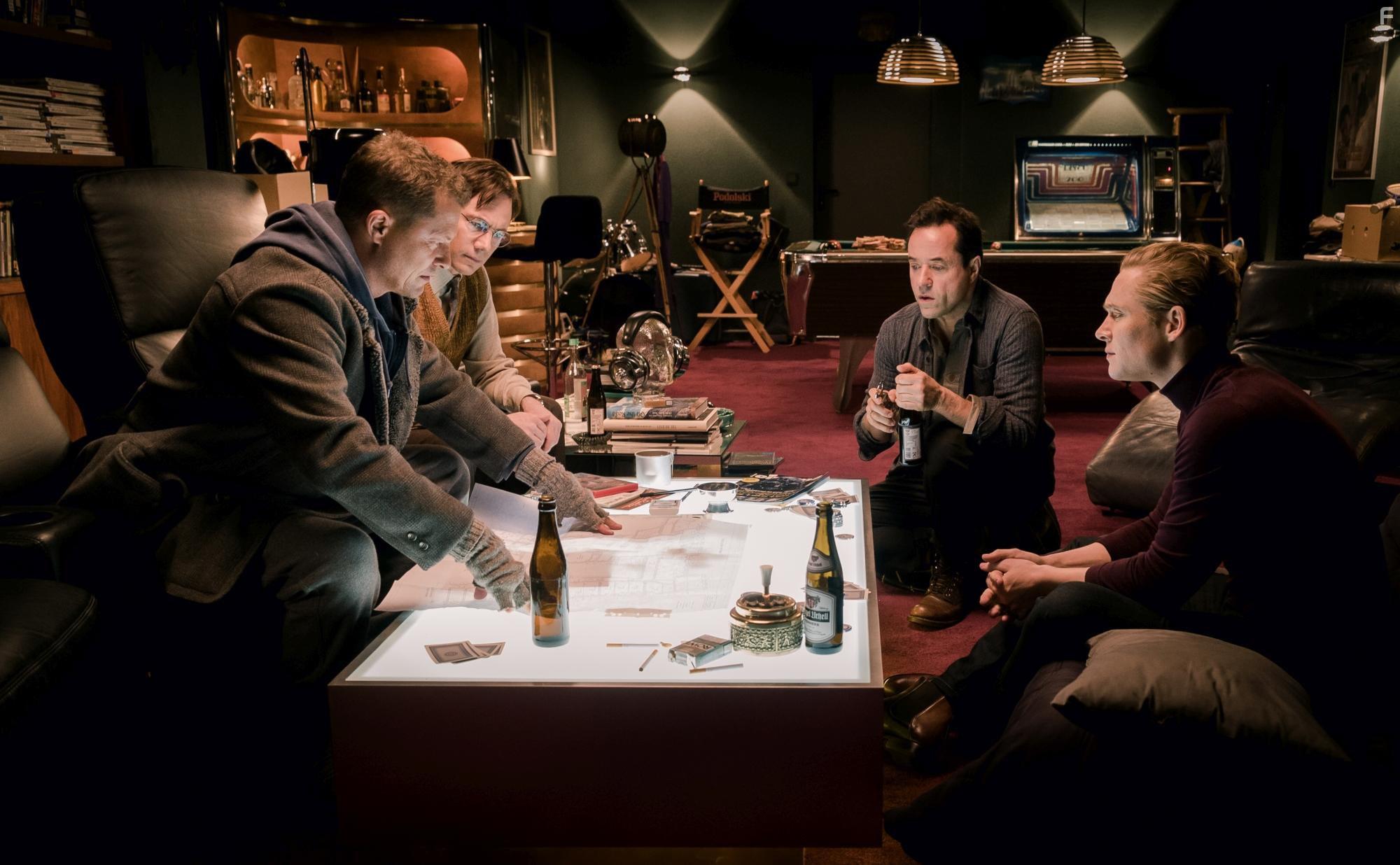 Til Schweiger, Michael Herbig, Jan Josef Liefers, and Matthias Schweighfer in Vier gegen die Bank (2016)