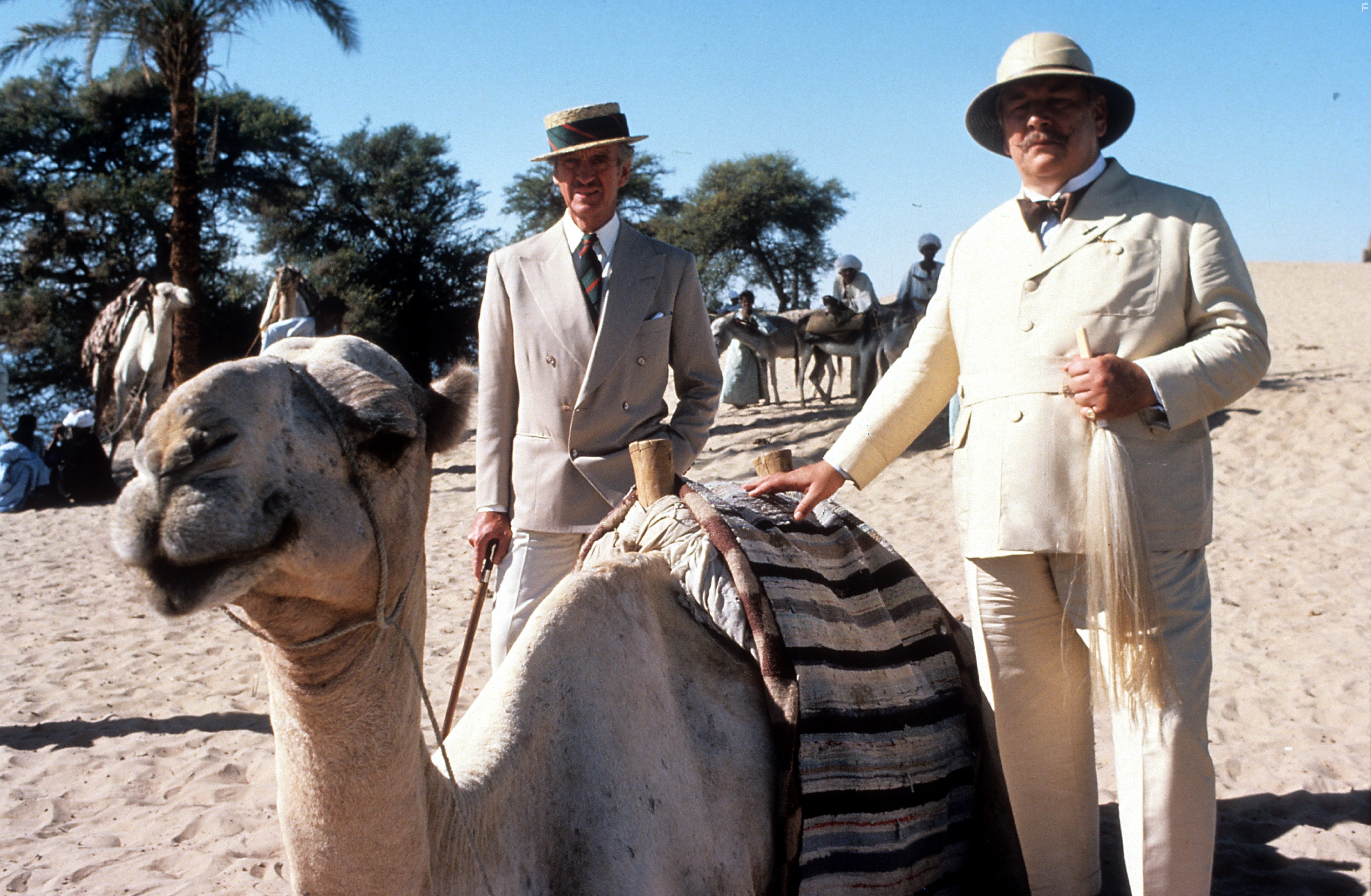 David Niven and Peter Ustinov in Смерть на Ниле (1978)