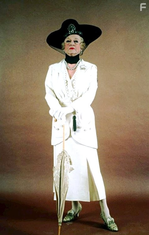 Bette Davis in Смерть на Ниле (1978)