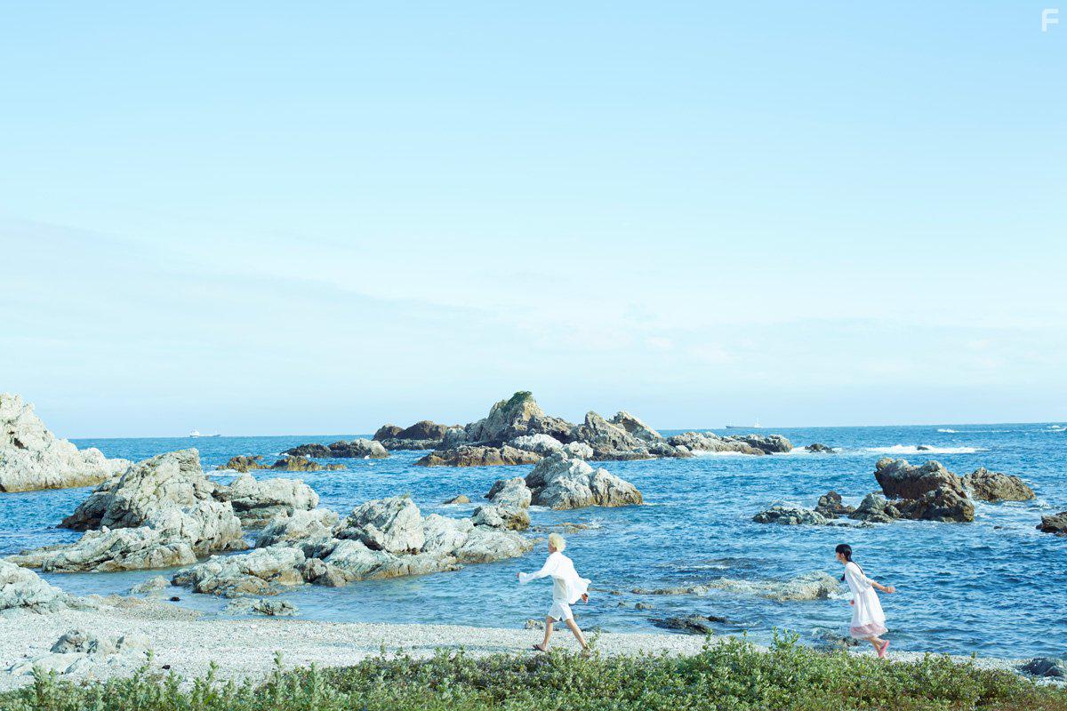 Masaki Suda and Nana Komatsu in Oboreru naifu (2016)