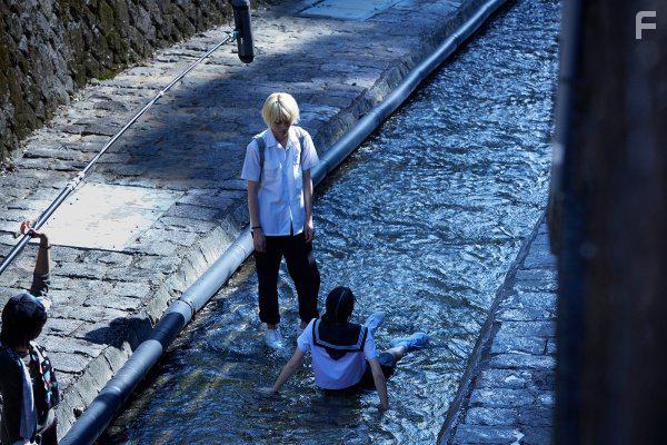 Masaki Suda and Nana Komatsu in Oboreru naifu (2016)