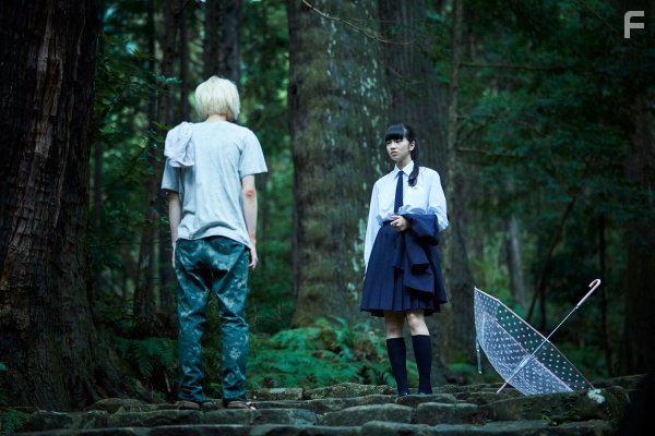 Masaki Suda and Nana Komatsu in Oboreru naifu (2016)