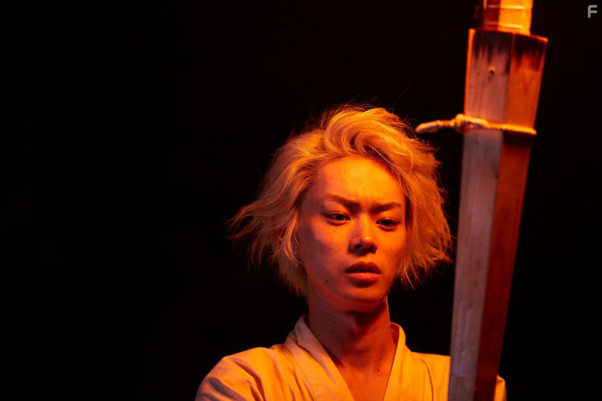 Masaki Suda in Oboreru naifu (2016)