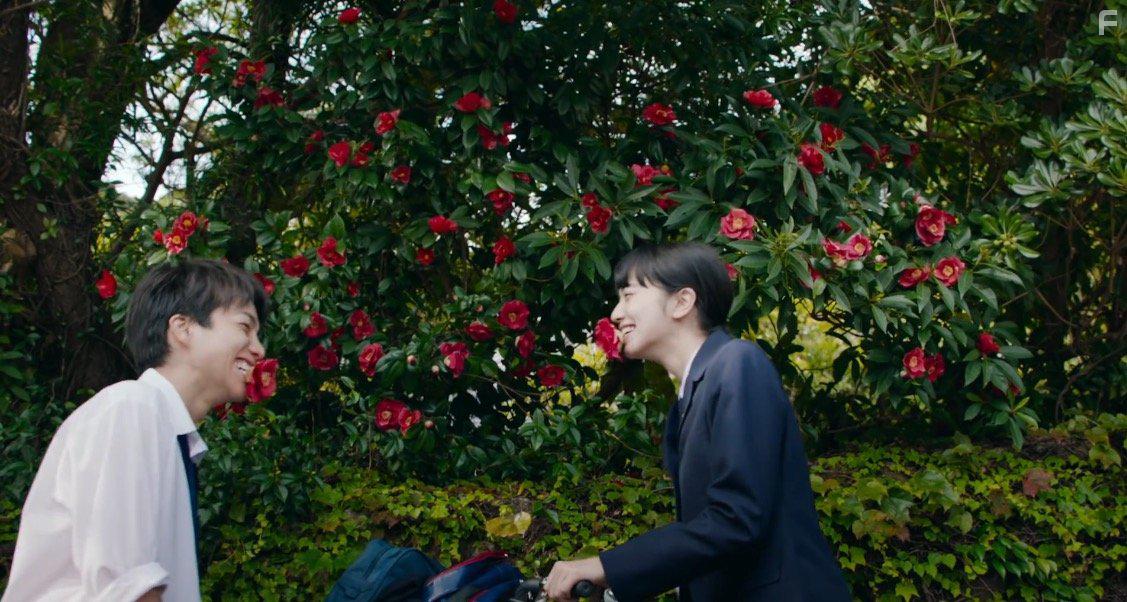 Daiki Shigeoka and Nana Komatsu in Oboreru naifu (2016)