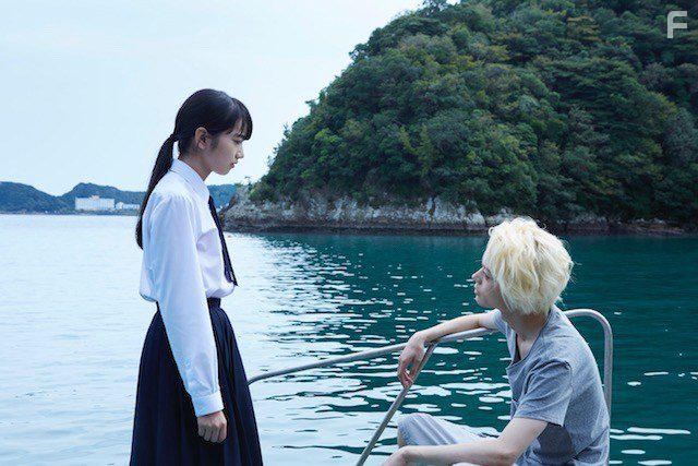 Masaki Suda and Nana Komatsu in Oboreru naifu (2016)