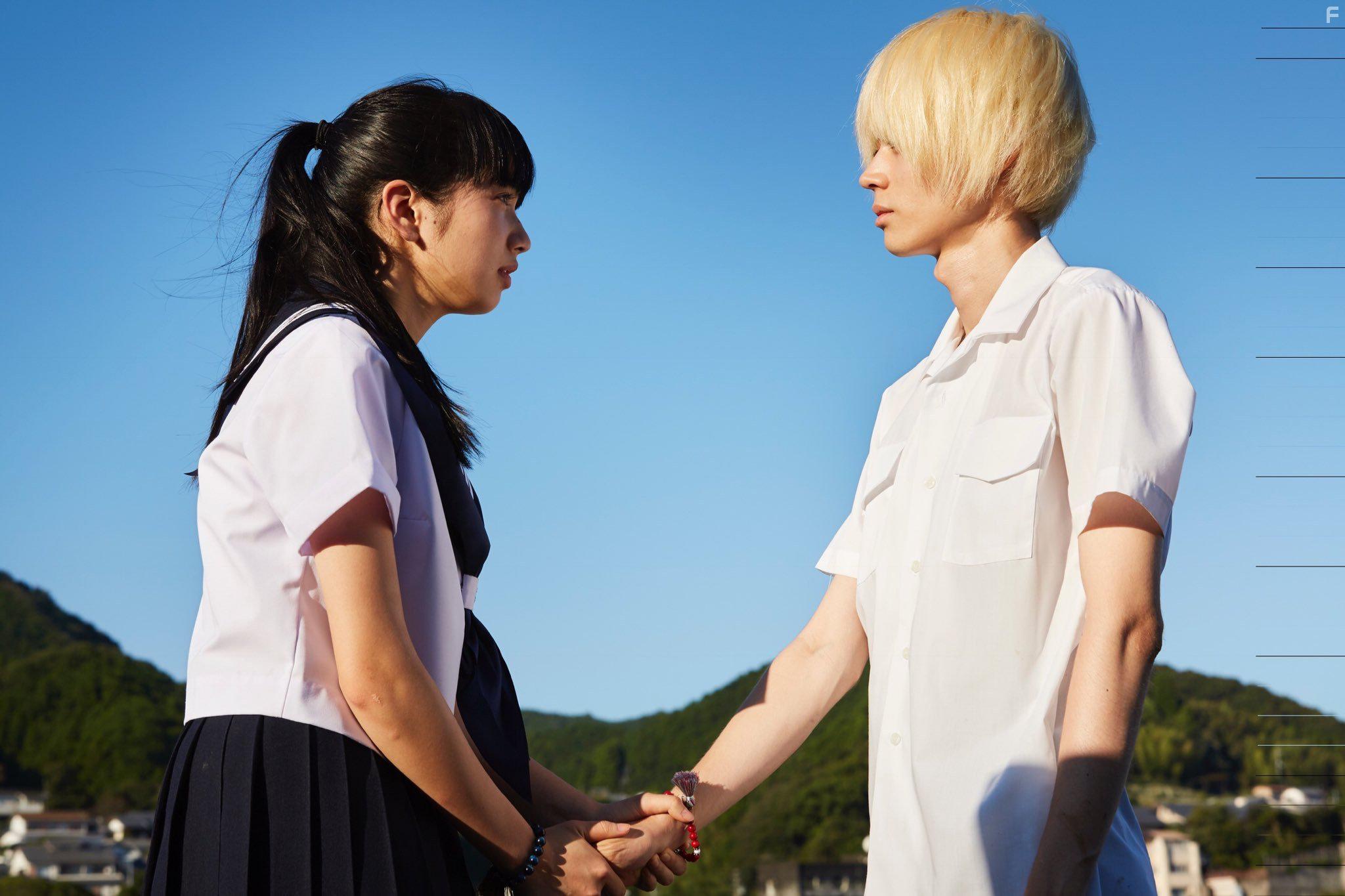 Masaki Suda and Nana Komatsu in Oboreru naifu (2016)