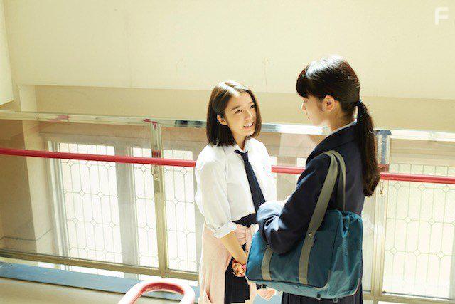 Mone Kamishiraishi and Nana Komatsu in Oboreru naifu (2016)