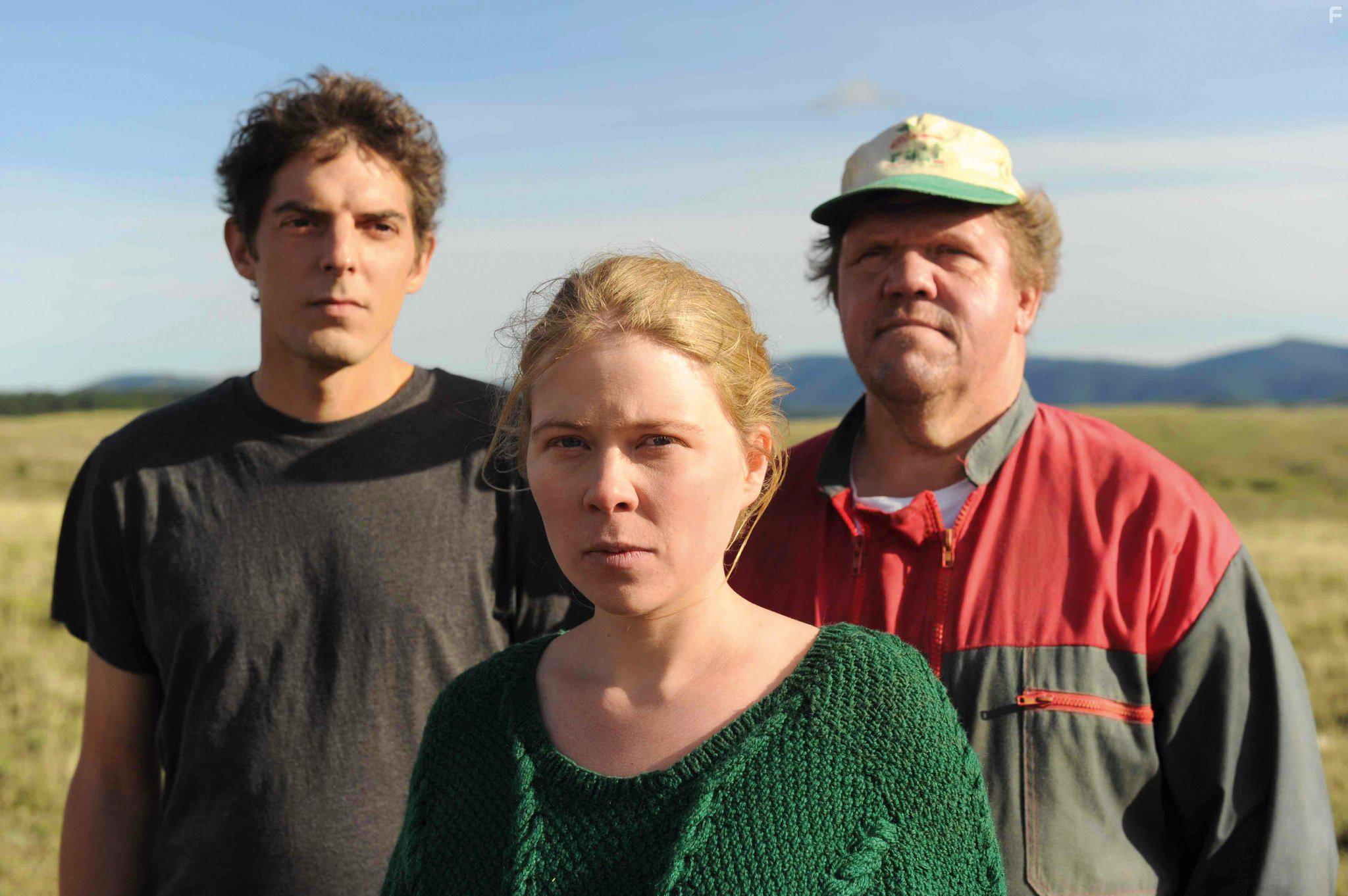 Damien Bonnard, India Hair, and Raphal Thiry in Rester vertical (2016)