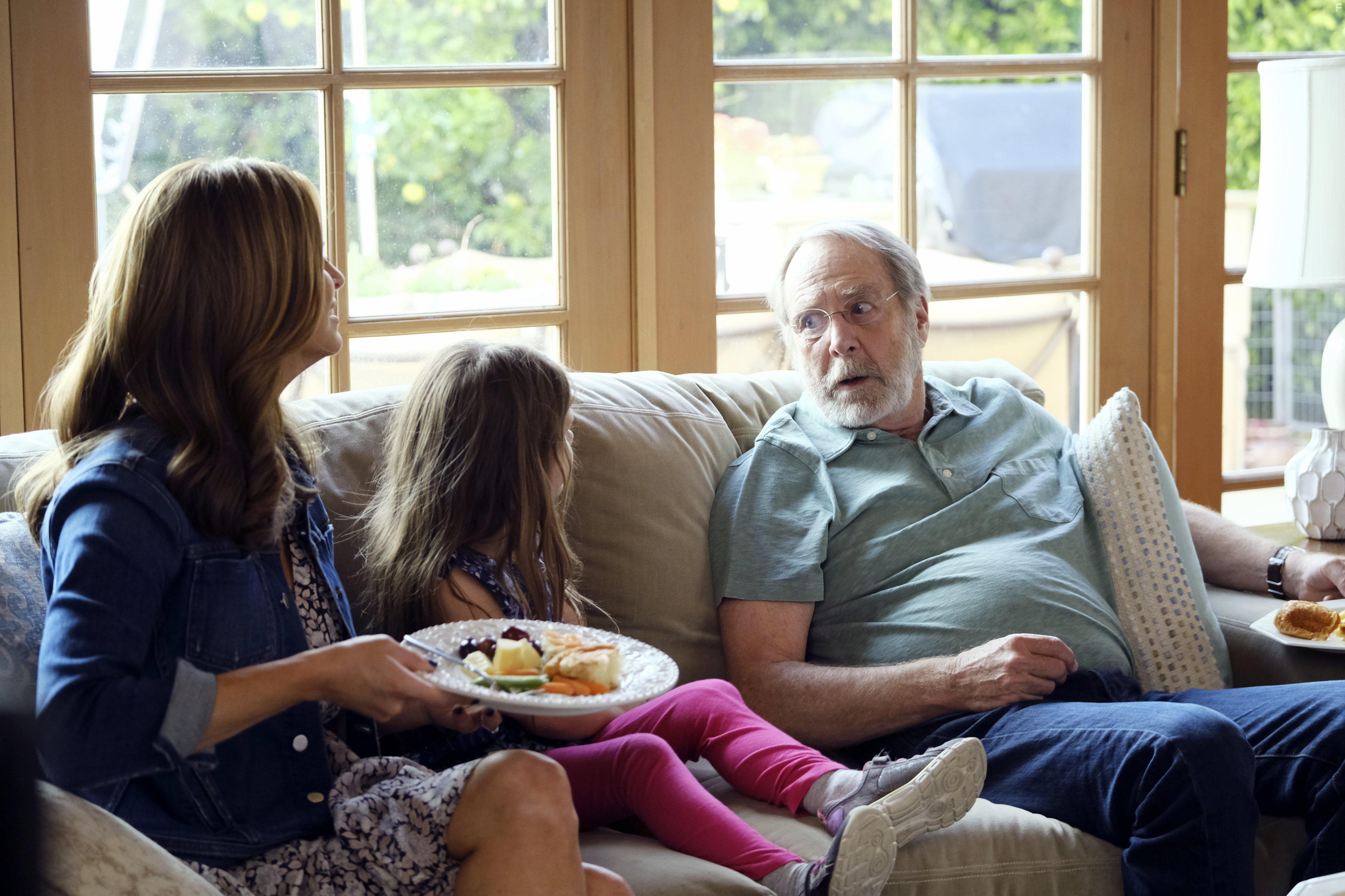 Andrea Savage and Olive Petrucci in I'm Sorry (2017)