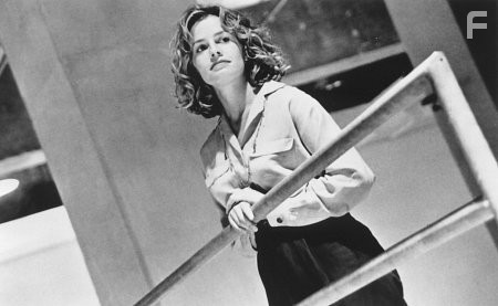 Elisabeth Shue in Там внутри (1995)