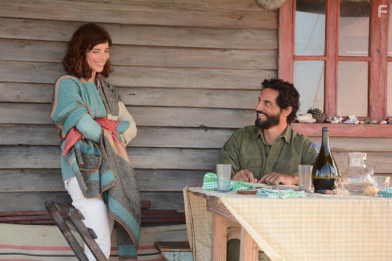 Joaqun Furriel and Maribel Verd in El faro de las orcas (2016)