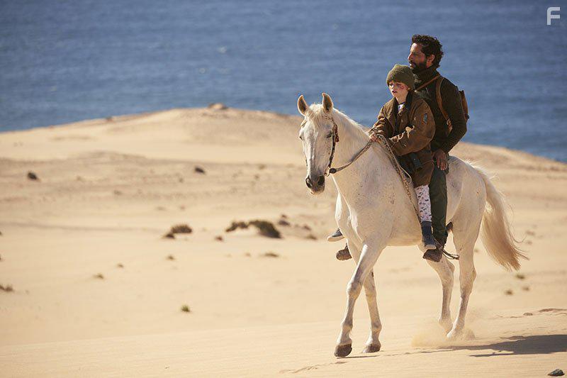 Joaqun Furriel and Joaqun Rapalini in El faro de las orcas (2016)