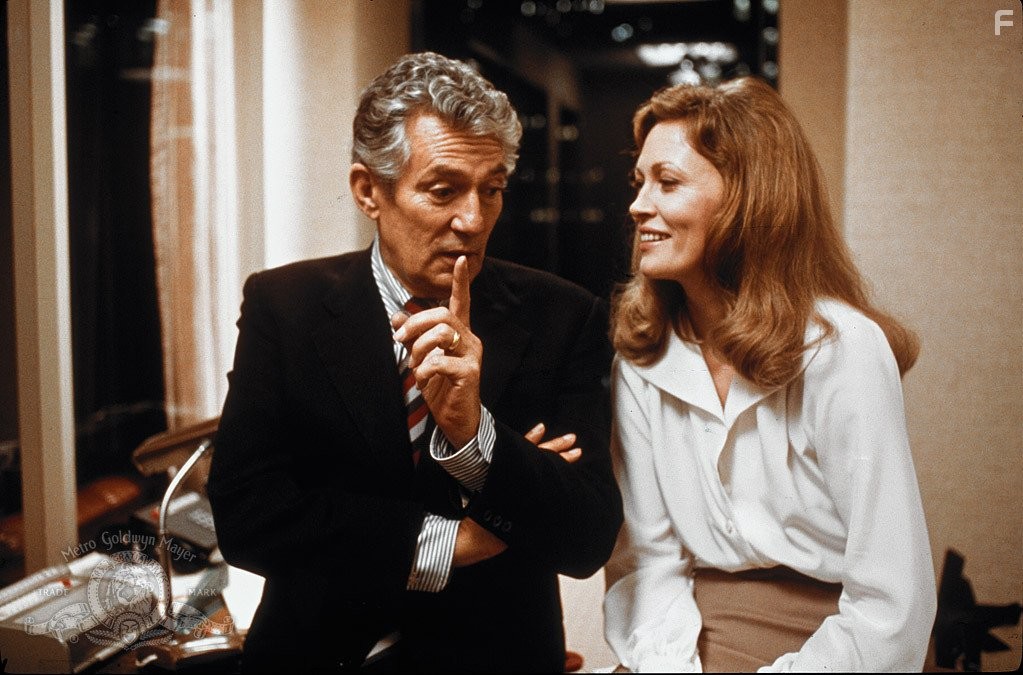 Faye Dunaway and Peter Finch in Телесеть (1976)